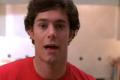 Adam Brody spieva pesnicku Phantom Planet-California