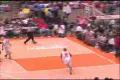 jeden z naj basketbalistov