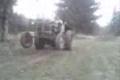 traktor na zadnich
